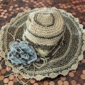 Summer Hat With Wide Brim & Bow